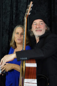 Mehr über den Artikel erfahren DIE RHEINPFALZ – Tränchen-Tochter trifft Sängersohn